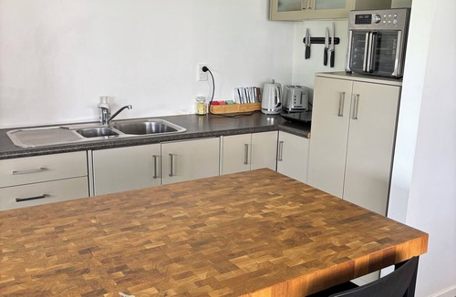 Army Bay Apartment | Spacious Three Bedroom Coastal Apartment in Army Bay