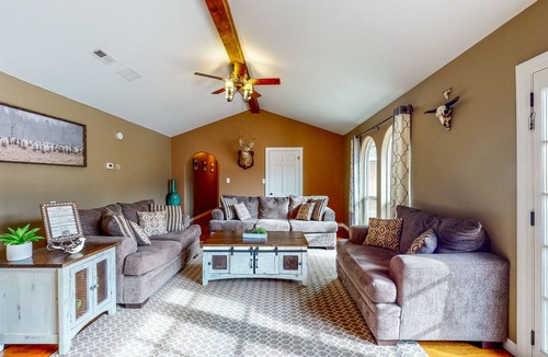Howard House | Sprawling Panoramic Views on the Arkansas River