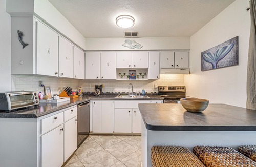 Spring Hill Cottage | Spring Hill Home - 3 Mi to Weeki Wachee Springs!