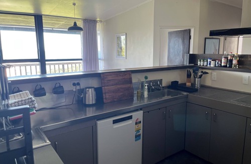 Stanmore Bay House | Stanmore Bay Log Cabin - short walk to beach