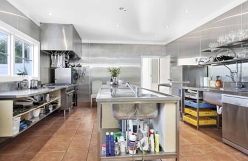 Maungatautari Cabin | Stately Accommodation with a Pool Table near Gorgeous Lake Karapiro, North Island