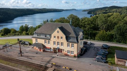 Ed Bed & Breakfast | Stationshuset bed and breakfast i Ed