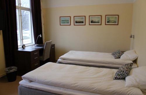 Byjorden-Nibbles- Backe Hotel | Stationshusets Hotell och Café