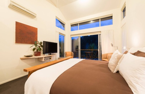 Kerikeri Bed & Breakfast | Stone Store Lodge
