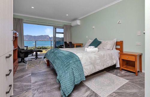One Tree Point Apartment | Studio 5 - Waterfront Studio at HarbourLights