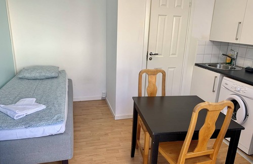 Liljeholmen - Hagersten Apartment | Studio Apartment - Great Location & Parking
