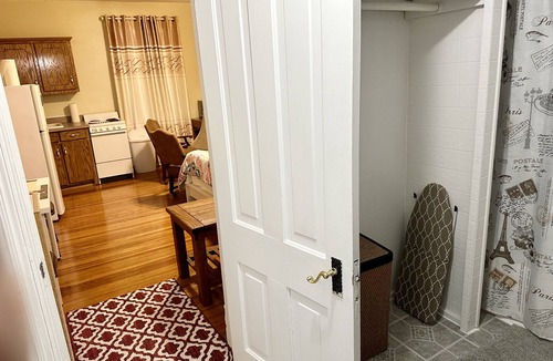 Rivermont House | Studio w/kitchen, Private, Sanitized & Discounts Sleeps 2