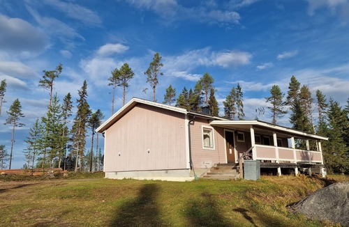 Hammerdal Apartment | Stuga Björn - Quiet cabin at lake Edesjön
