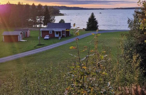 Hammerdal Apartment | Stuga Björn - Quiet cabin at lake Edesjön