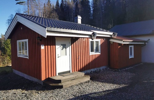 Skillingsfors House | Stuga Mörtbäcken – Secluded Cabin in the Forest near Arvika