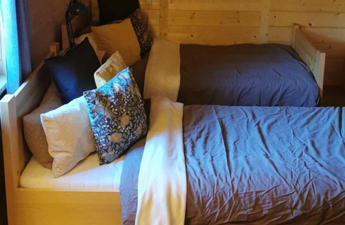 Skillingsfors House | Stuga Mörtbäcken – Secluded Cabin in the Forest near Arvika