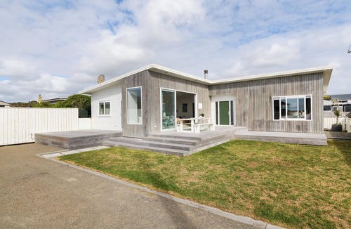 Foxton Beach House | Stunning 3-bedroom house with the best beach/ocean views