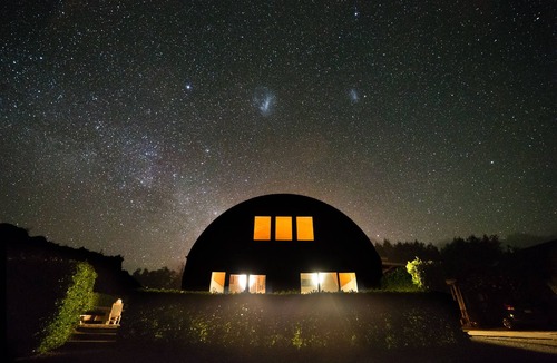 Raglan House | Stunning ocean view barn