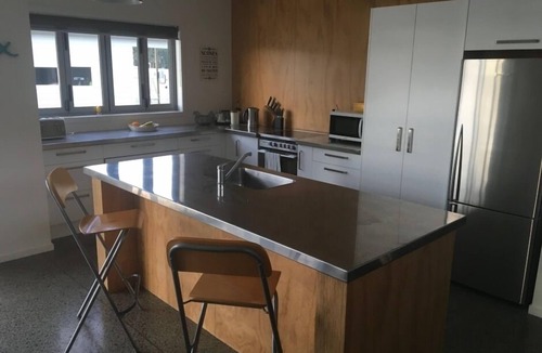 Motuoapa House | Stunning, Spacious & Modern Architectural Motuoapa Bach - Sleeps 12