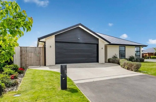 Rolleston House | Stylish Private Guest Suite in Rolleston