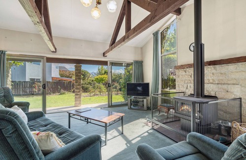 Wanaka House | Sunlit Solace - Wanaka Holiday Home