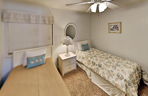 Myrtle Beach House | Sunny Condo with Private Balcony Outdoor Pool