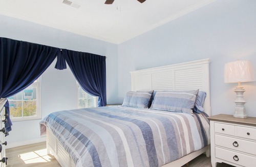 Vaught Condo | Sunny, third-floor condo with fireplace, pool, & tennis - near golf & beach
