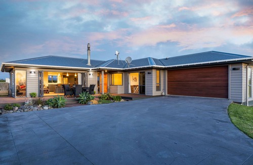 Warea House | SURF BREAK ON STENT: 4 BR, 2 BA House in Warea, Sleeps 7