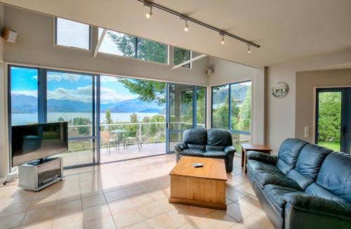 Wanaka House | Tawhiri - tranquility, space and stunning views in paradise