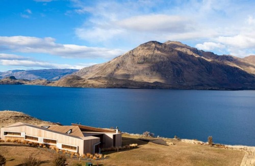 Wanaka House | Te Kahu | Architecturally designed villa | Private lake access