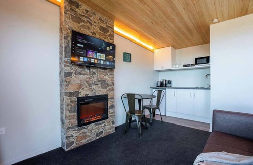 Tekapo Cabin | Tekapo Haven with Deck and Stargazing Sky