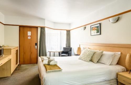 Tahunanui Hotel | The Beachcomber Hotel