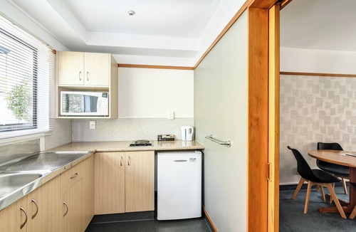 Tahunanui Hotel | The Beachcomber Hotel
