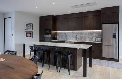 Methven House | The Black Box - Modern, spacious & private 3 b/r sanctuary