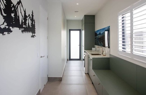 Methven House | The Black Box - Modern, spacious & private 3 b/r sanctuary