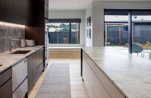 Methven House | The Black Box - Modern, spacious & private 3 b/r sanctuary