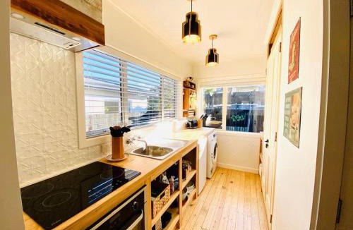 Tahunanui House | The Blue Gecko Apartment