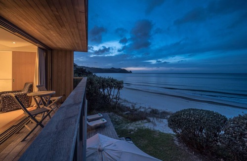 Whangapoua Cottage | The Breakers - Whangapoua Executive Holiday Home