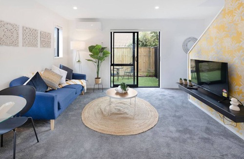 Lower Hutt Apartment | The Charming Getaway: 1BR Home