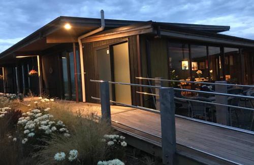 Papatotara Cabin | The Cliffs Resort Seaside Lodge