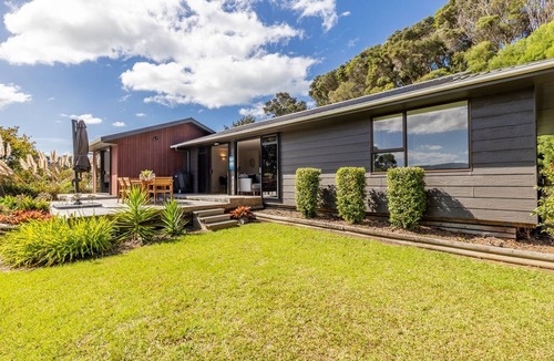 Haruru House | The Falls View - Haruru Falls Holiday Home