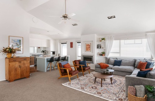 Papamoa Beach House | The Shore Break - Beachfront Luxury in Papamoa – Spacious 3-Bedroom Home with Panoramic Ocean Views, Large Balcony, Gourmet Kitchen, Double Garage, and Steps from the Sand