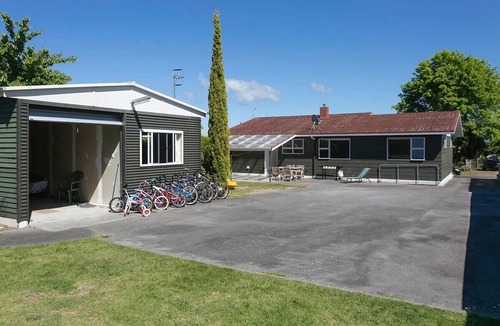 Rainbow Point Cottage | This Bach Has it All - Rainbow Point Holiday Home