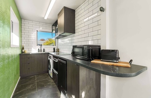Hamilton Apartment | Thoughtfully Designed | Effortlessly Comfortable