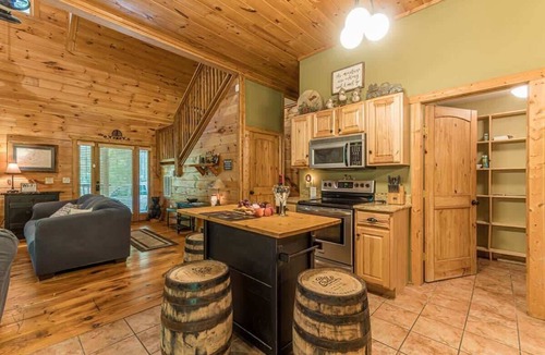 Sautee Nacoochee House | THREE BEARS CABIN, PRIVATE MOUNTAIN GETAWAY