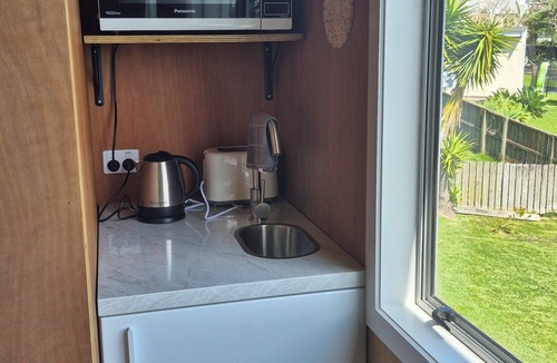 Mahurangi West Apartment | Tide & Tranquility - Guest Studio by the Sea