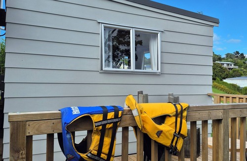 Mahurangi West Apartment | Tide & Tranquility - Guest Studio by the Sea