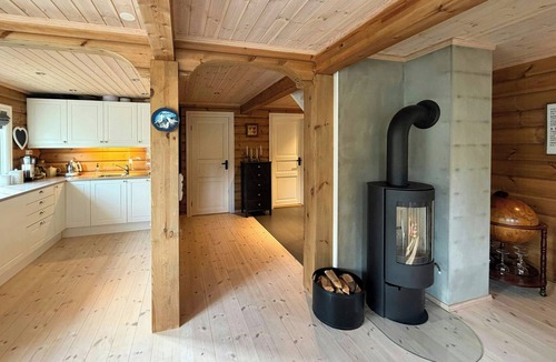 Bjorli House | Timber cabin with hot tub by ski tracks