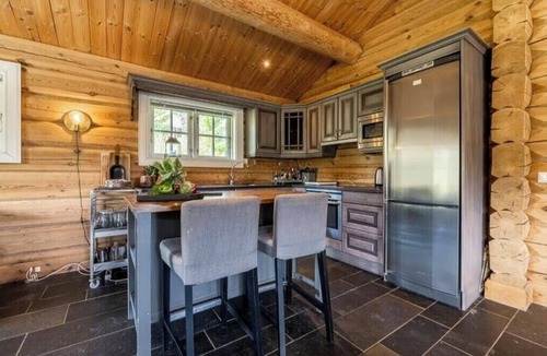 Mælem House | Timber cabin with ski-in/ski-out in Fageråsen
