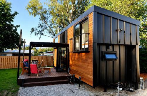 Albert Town Apartment | Tiny House - Big Luxury