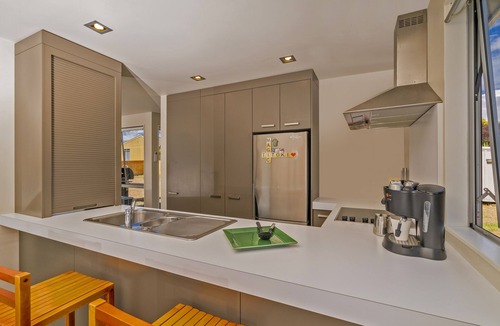 Matarangi Cottage | Titoki Magic - Matarangi Holiday Home