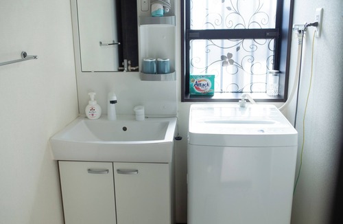 Sumida Apartment | Tokyo Skytree 101 Elegance Blue Twin w Bath & WC