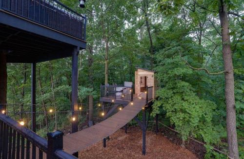Loyalton House | Tower Treehouse - Rooftop Hot Tub - Swinging Bridge