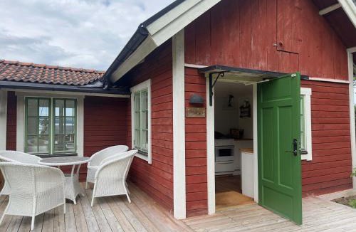 Laggarsvik House | Traditional Archipelago House Waterfront Sauna
