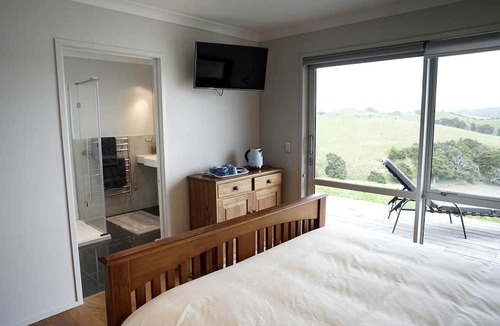 Whangaruru Cabin | Tranquil Bed and Breakfast Accommodation near Whangaruru Bay, North Island